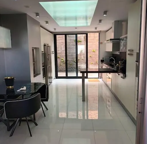 Super Luxury Views And Panoramic Lift フンシャル